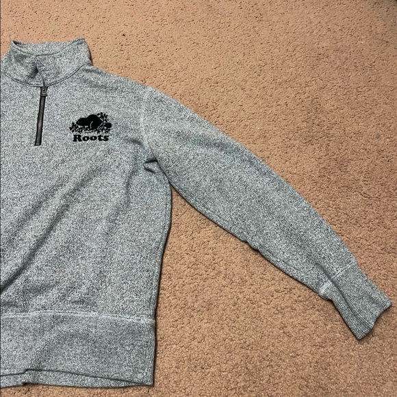 Mens XS salt and pepper Roots sweater - Picture 2 of 5